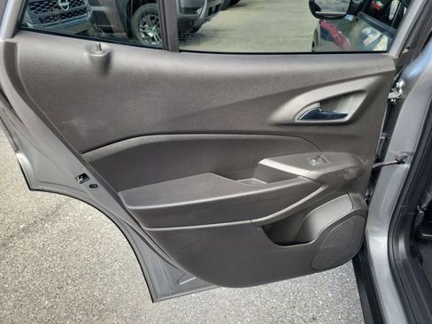 Used 2025 Chevrolet Trax RS w/ Driver Confidence Package image 28