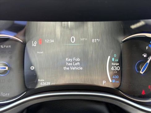 Used 2023 Chrysler Pacifica Touring-L FWD image 18