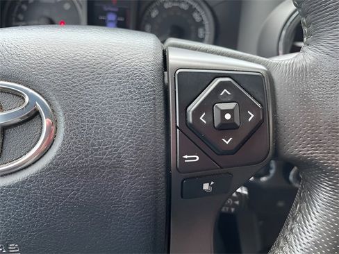 Used 2017 Toyota Tacoma TRD Sport image 13