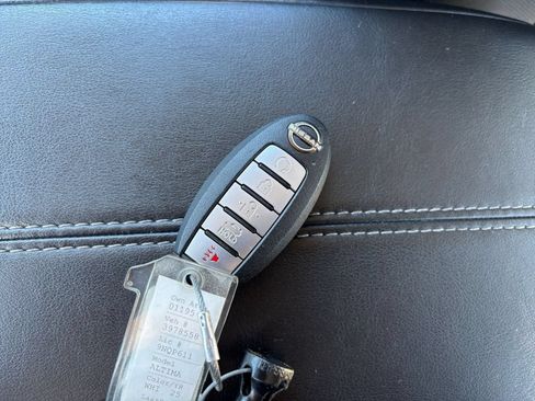 Used 2025 Nissan Altima 2.5 SV FWD image 21