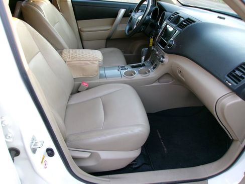 Used 2013 Toyota Highlander SE image 4