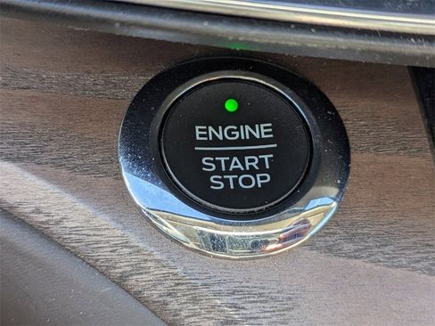 Used 2020 Ford Explorer Platinum w/ Premium Technology Package image 35