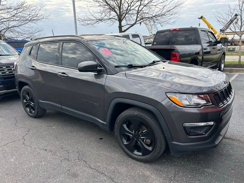 Used 2019 Jeep Compass Altitude image 1