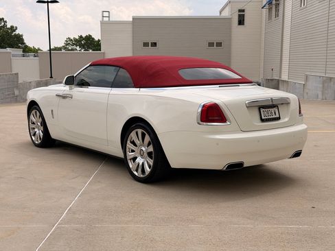 Used 2017 Rolls-Royce Dawn RWD image 32