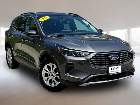 Used 2023 Ford Escape Active w/ Tech Pack #1 AWD/4WD image 3
