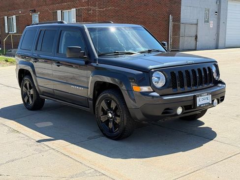 Used 2016 Jeep Patriot Latitude w/ Sun/Sound Group AWD/4WD image 4