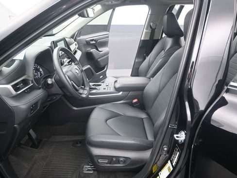 Used 2026 Toyota Highlander XLE AWD/4WD image 13