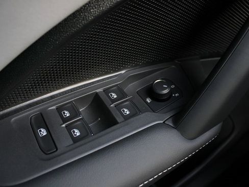 New 2025 Volkswagen Tiguan SE R-Line image 18