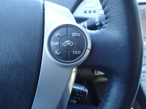 Used 2013 Toyota Prius Four w/ Deluxe Solar Roof Pkg image 17