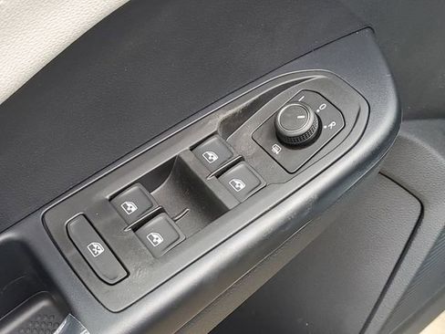 New 2026 Volkswagen Taos SEL image 16