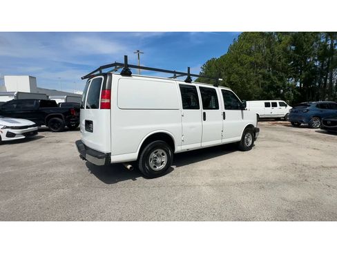 Certified 2017 Chevrolet Express 2500 w/ Express Access Plus Package RWD image 8