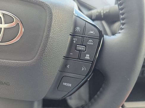 Used 2025 Toyota Prius XLE AWD/4WD image 21