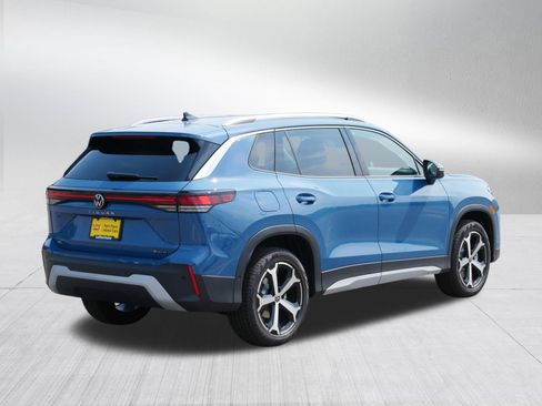 Certified 2025 Volkswagen Tiguan SE AWD/4WD image 2