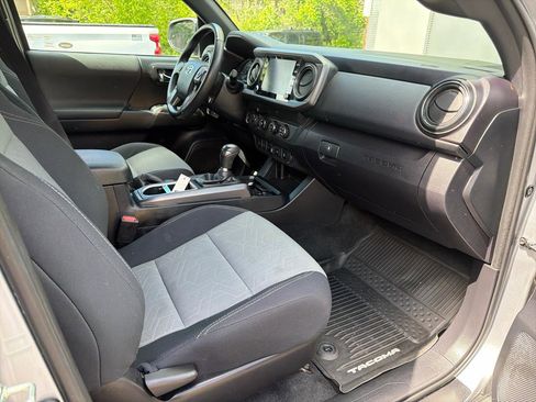 Used 2020 Toyota Tacoma TRD Off-Road w/ Technology Package AWD/4WD image 22