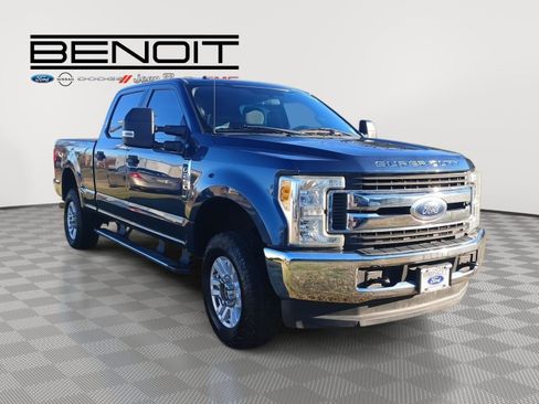 Used 2017 Ford F250 XL w/ STX Appearance Package image 3