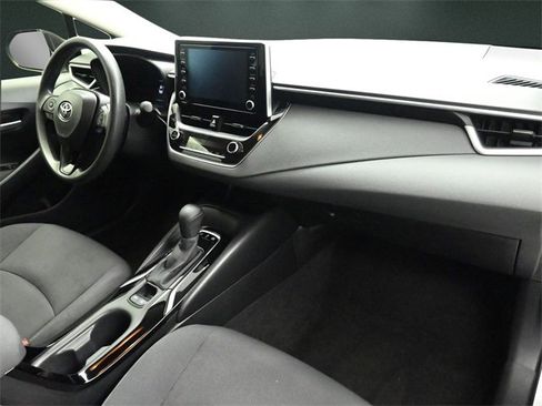 Used 2020 Toyota Corolla LE image 17