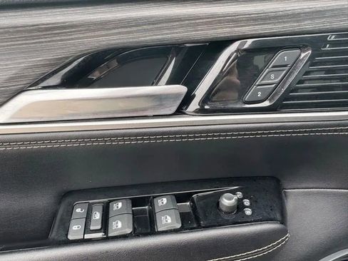 Used 2023 Jeep Wagoneer Series II AWD/4WD image 12
