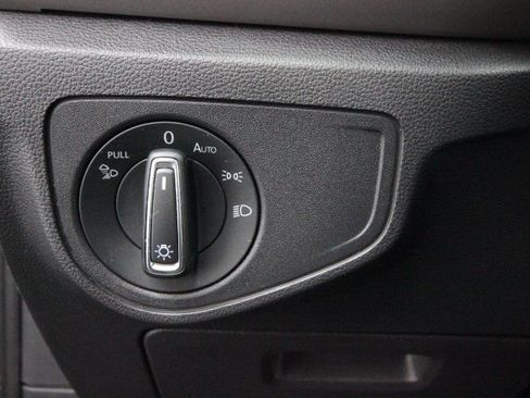 Used 2021 Volkswagen Atlas SE w/ Towing Package image 17