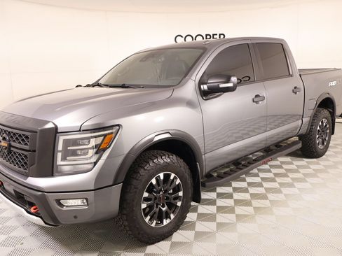 Used 2021 Nissan Titan PRO-4X w/ Pro-4x Convenience Package AWD/4WD image 11