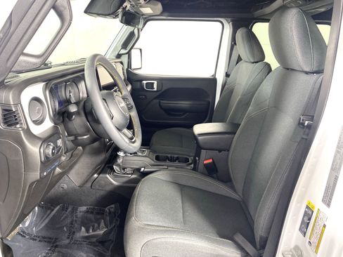 Used 2024 Jeep Wrangler Unlimited w/ Convenience Group AWD/4WD image 16