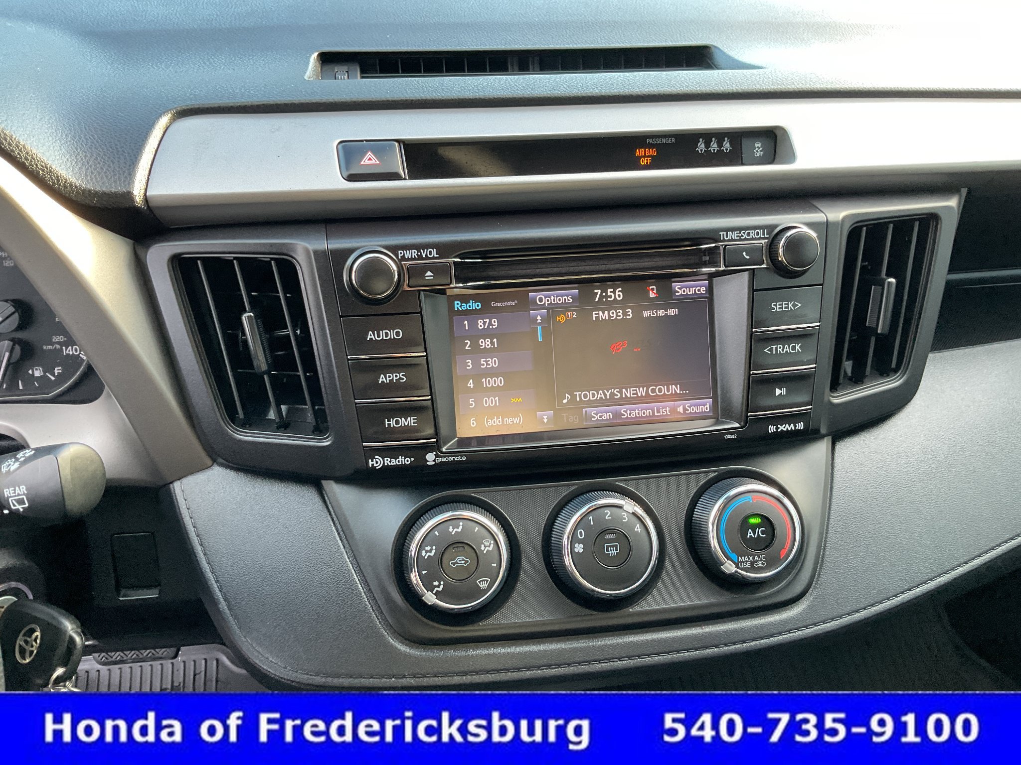 Used 2017 Toyota RAV4 LE AWD/4WD image 35
