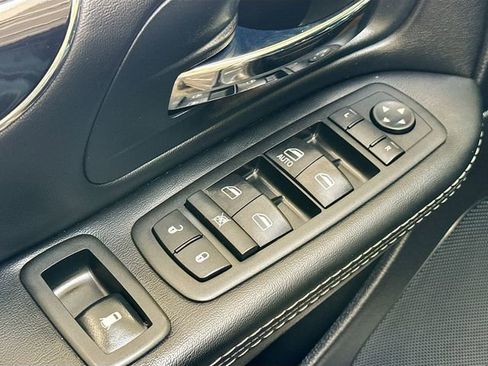 Used 2015 Dodge Grand Caravan SXT image 17