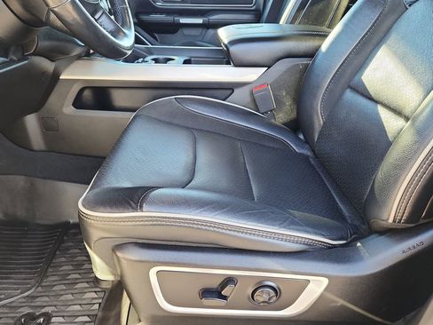 Used 2019 RAM 1500 Laramie image 9