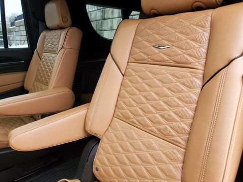 Certified 2024 Cadillac Escalade ESV Sport w/ LPO, ONYX Package image 43