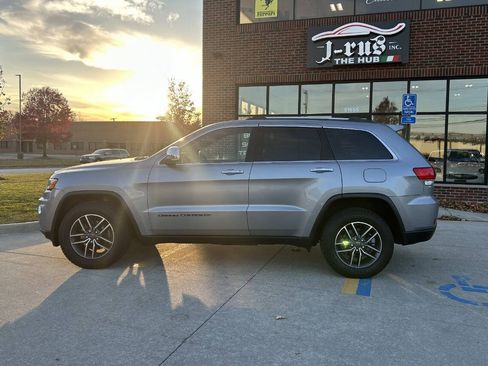Used 2019 Jeep Grand Cherokee Limited image 10