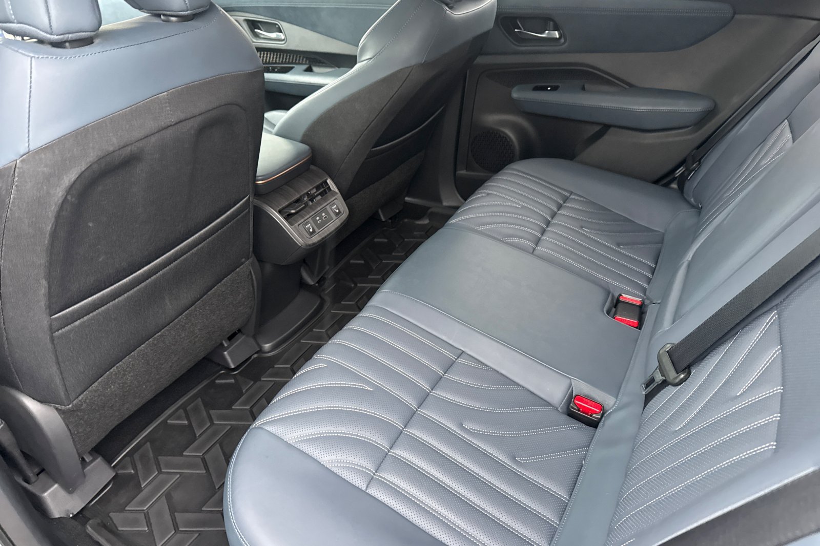 Certified 2023 Nissan Ariya AWD/4WD image 15