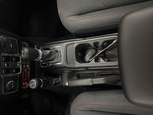 Used 2025 Jeep Wrangler Unlimited Rubicon image 10