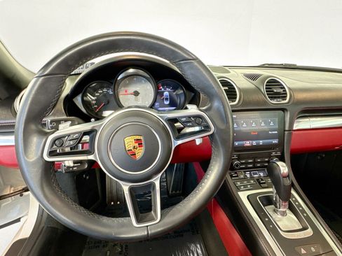 Used 2022 Porsche 718 Boxster S image 14