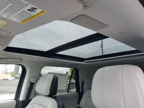 New 2026 Lincoln Navigator L Reserve AWD/4WD image 11