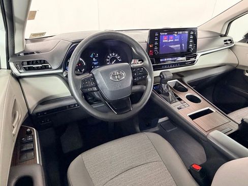 Used 2022 Toyota Sienna LE image 14