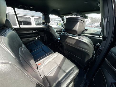 Used 2023 Jeep Wagoneer L Series II image 27