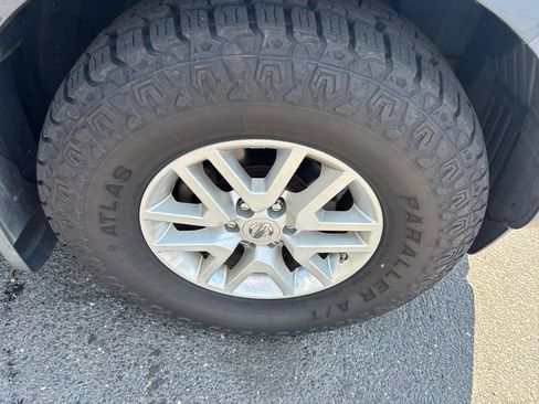Used 2014 Nissan Frontier SV w/ SV Value Truck Package AWD/4WD image 19