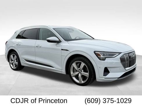 Used 2019 Audi e-tron Premium Plus image 1