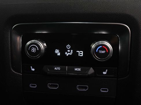 Used 2025 GMC Yukon Denali w/ Denali Reserve Package image 17