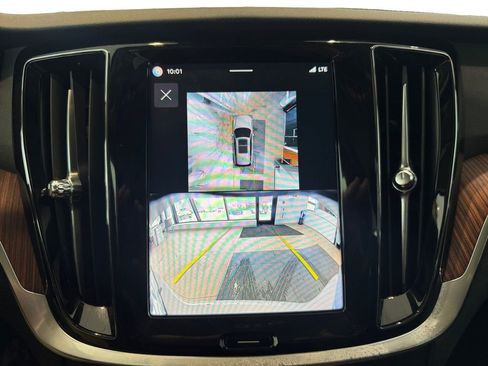 Certified 2025 Volvo V60 B5 Cross Country Plus image 18