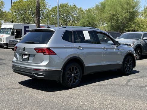 Used 2024 Volkswagen Tiguan SE FWD image 4