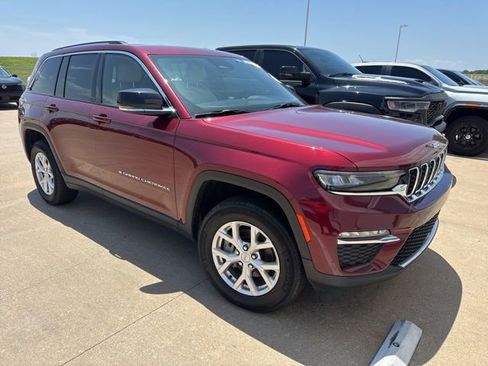 Used 2023 Jeep Grand Cherokee Limited AWD/4WD image 1