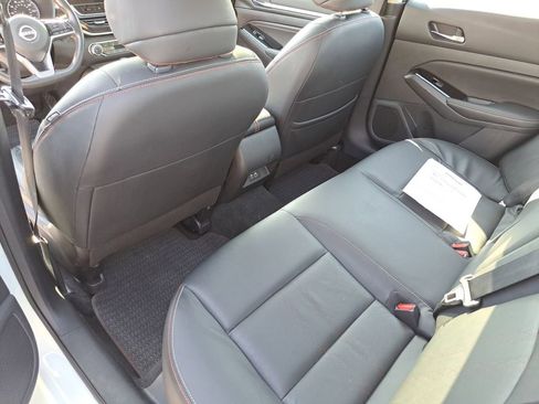 Used 2023 Nissan Altima 2.5 SR w/ SR Premium Package image 17