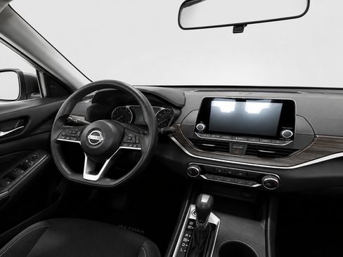 Used 2025 Nissan Altima 2.5 SV FWD image 16