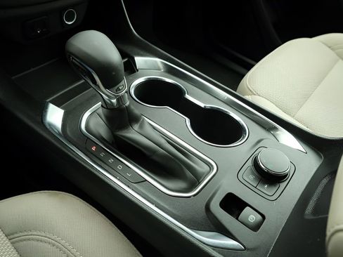 Used 2023 Chevrolet Traverse LS FWD image 15