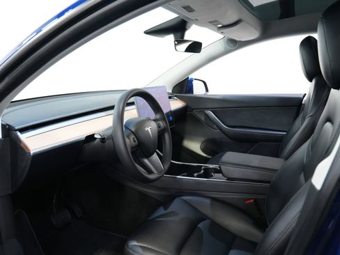 Used 2021 Tesla Model Y Long Range image 30