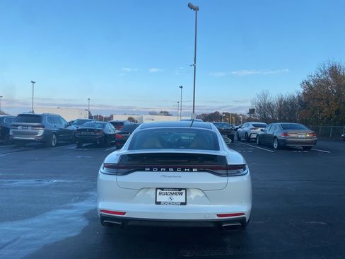 Used 2022 Porsche Panamera image 4
