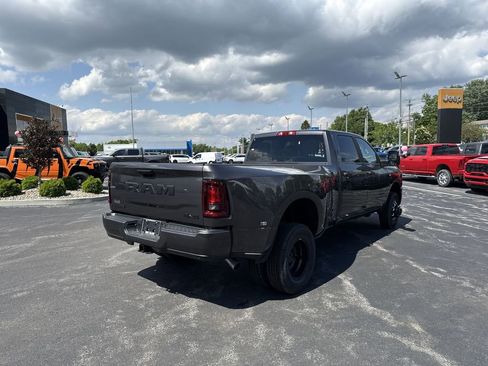 New 2026 RAM 3500 Big Horn AWD/4WD image 13