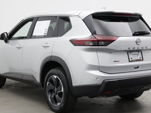Used 2025 Nissan Rogue SV AWD/4WD image 5