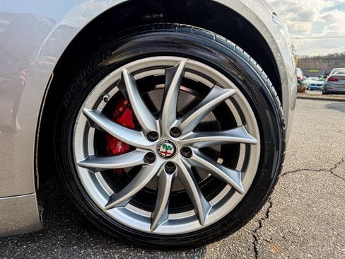 Used 2017 Alfa Romeo Giulia Sprint w/ Cold Weather Package image 19