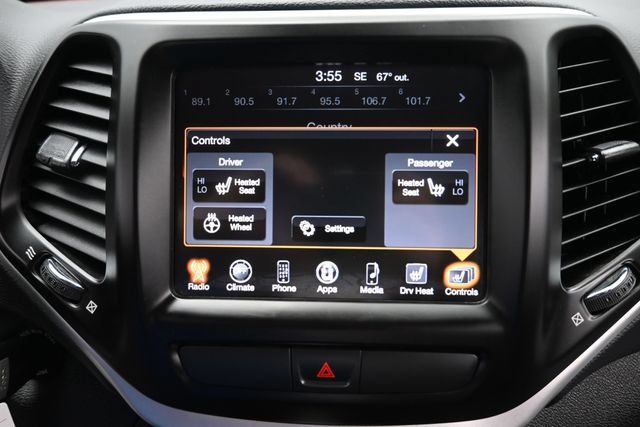 Used 2016 Jeep Cherokee Trailhawk w/ Leather Interior Group AWD/4WD image 17